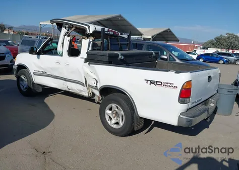 2000 Toyota Tundra Sr5 V8 z USA, uszkodzony, nr VIN 5TBRT3412YS061385